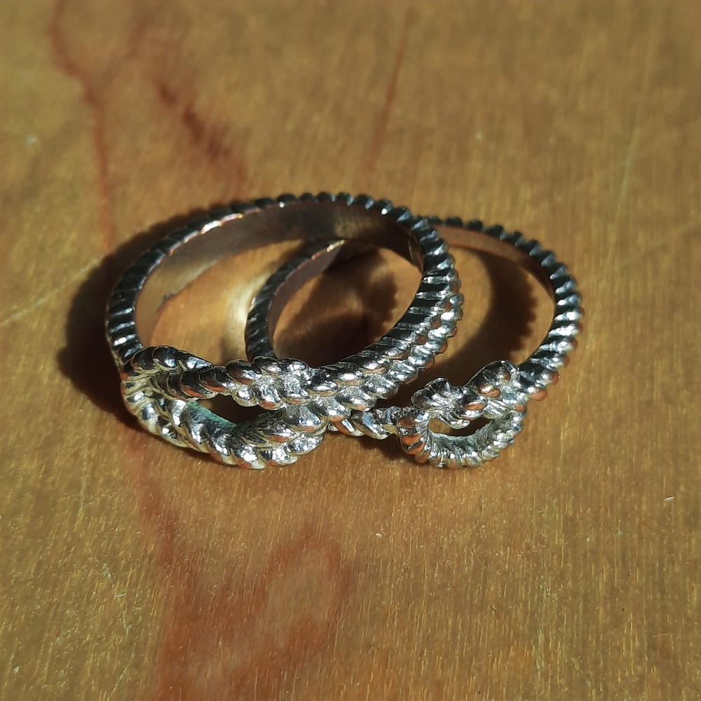Pair of "braided rope" metal rings